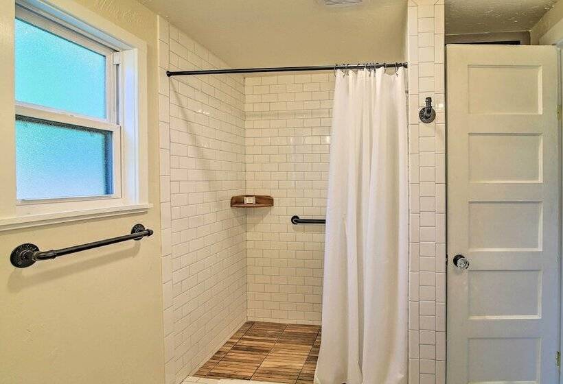 Updated Boerne Cottage: Sip, Explore & Relax!