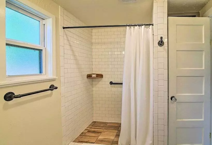 Updated Boerne Cottage: Sip, Explore & Relax!