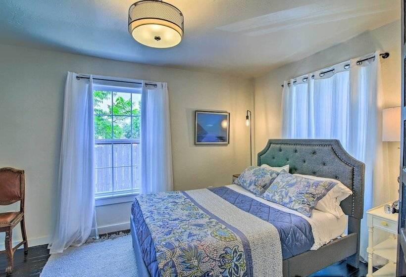 Updated Boerne Cottage: Sip, Explore & Relax!