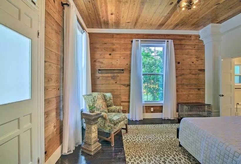 Updated Boerne Cottage: Sip, Explore & Relax!