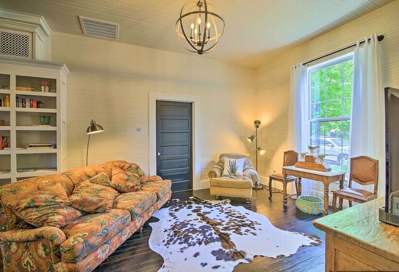 Updated Boerne Cottage: Sip, Explore & Relax!