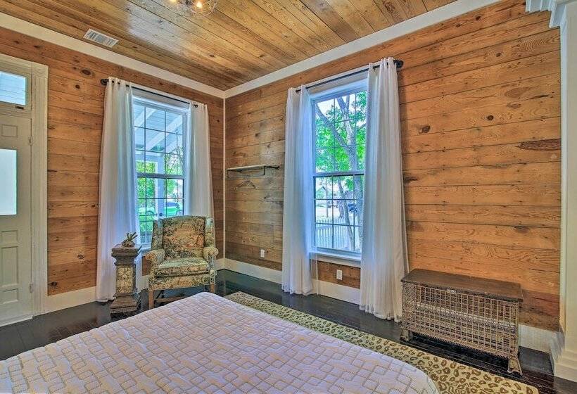 Updated Boerne Cottage: Sip, Explore & Relax!