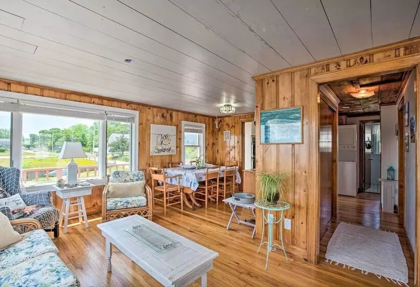 Waterfront Cape Cod Cottage W/ Deck & Beach Access