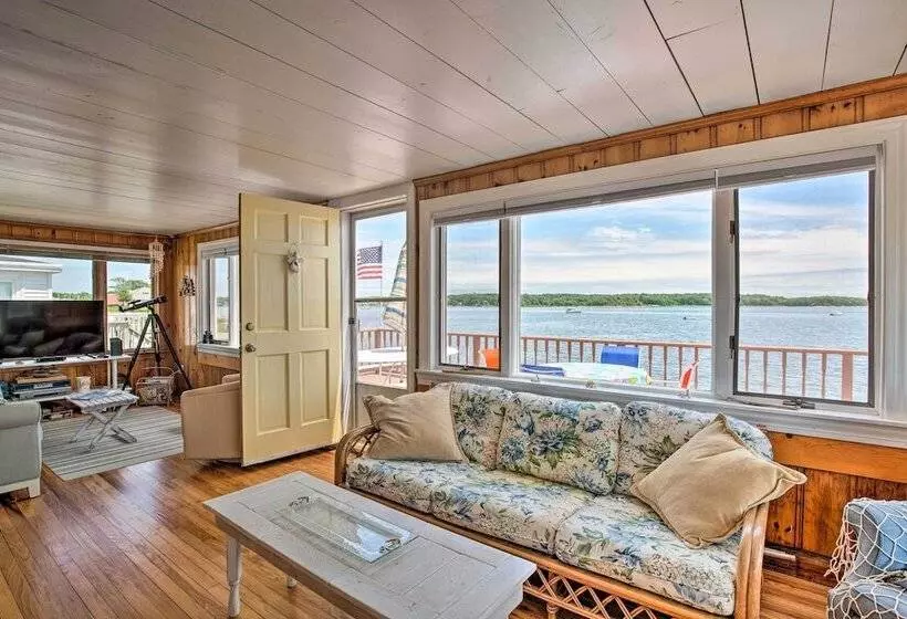Waterfront Cape Cod Cottage W/ Deck & Beach Access