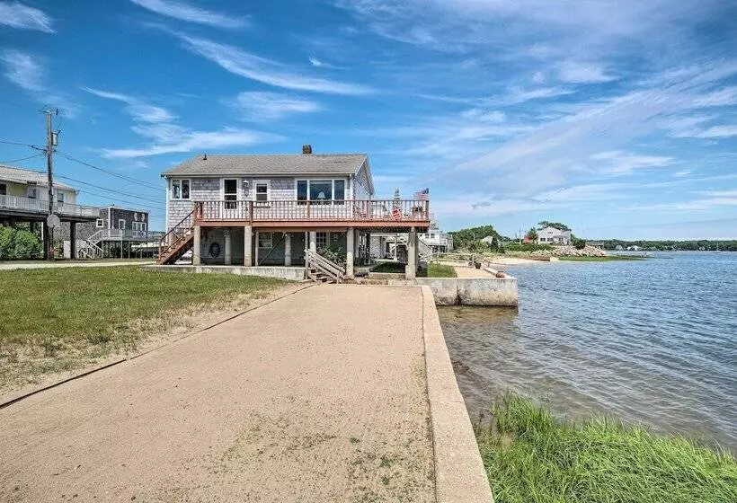 Waterfront Cape Cod Cottage W/ Deck & Beach Access