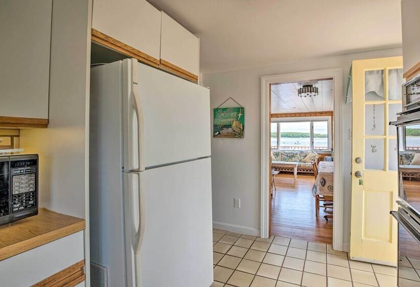 Waterfront Cape Cod Cottage W/ Deck & Beach Access