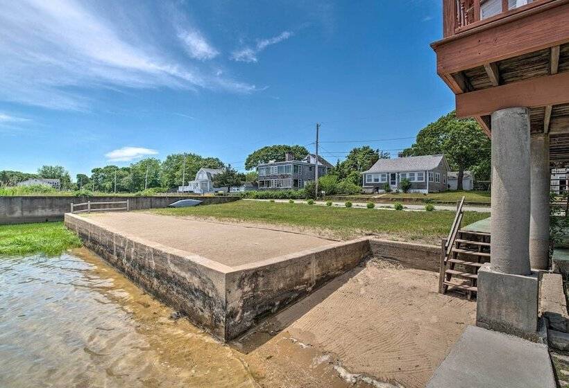 Waterfront Cape Cod Cottage W/ Deck & Beach Access