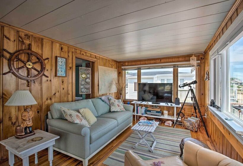 Waterfront Cape Cod Cottage W/ Deck & Beach Access