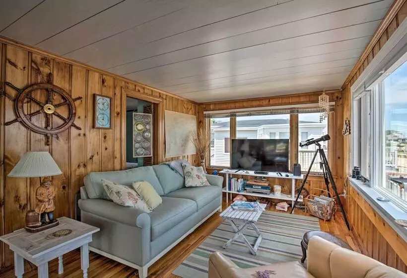 Waterfront Cape Cod Cottage W/ Deck & Beach Access