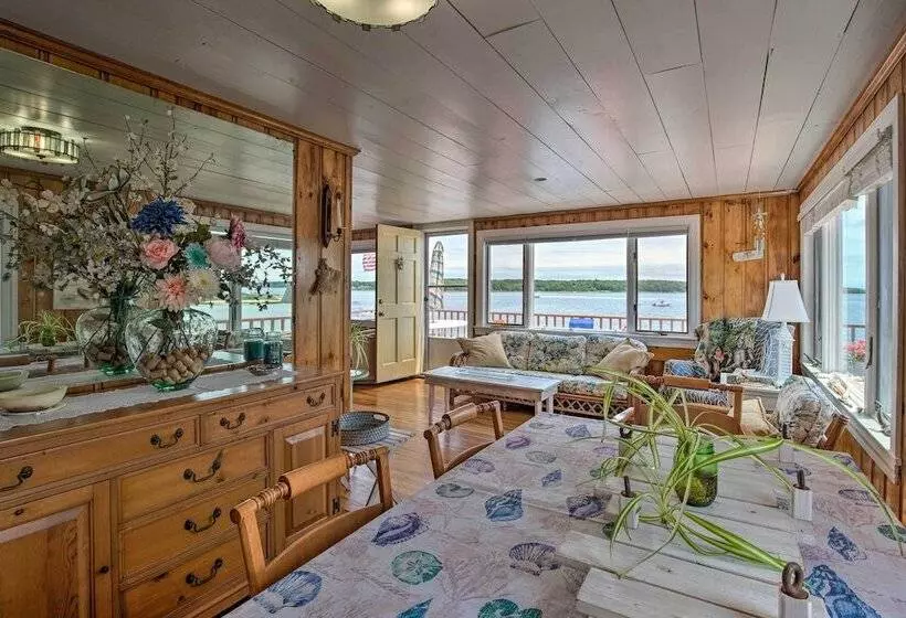 Waterfront Cape Cod Cottage W/ Deck & Beach Access