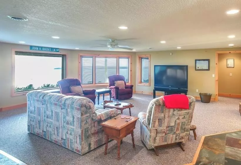 Waterfront Lake Champlain Home W/ Hot Tub & Sauna!