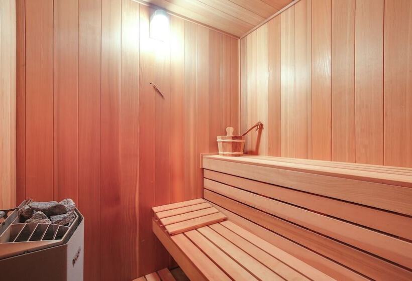 Waterfront Lake Champlain Home W/ Hot Tub & Sauna!