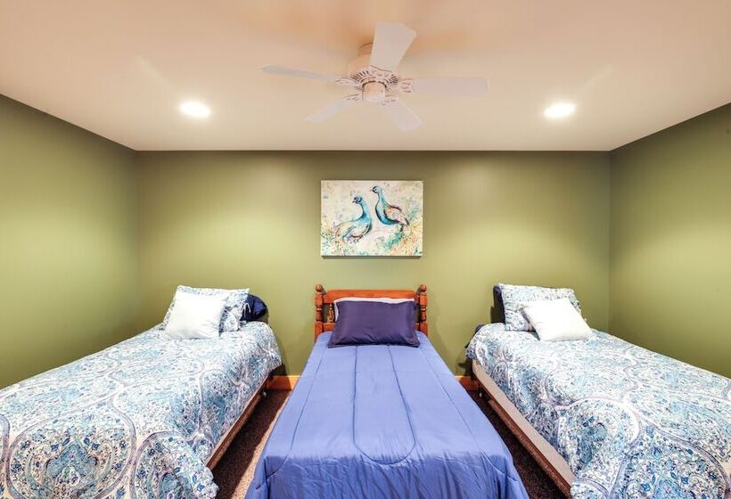 Waterfront Lake Champlain Home W/ Hot Tub & Sauna!