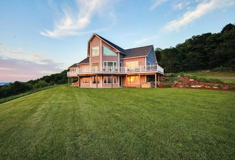 Waterfront Lake Champlain Home W/ Hot Tub & Sauna!