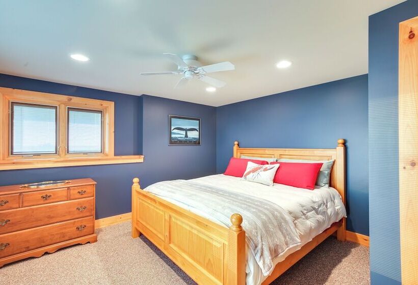 Waterfront Lake Champlain Home W/ Hot Tub & Sauna!