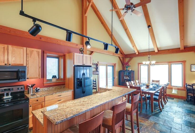 Waterfront Lake Champlain Home W/ Hot Tub & Sauna!