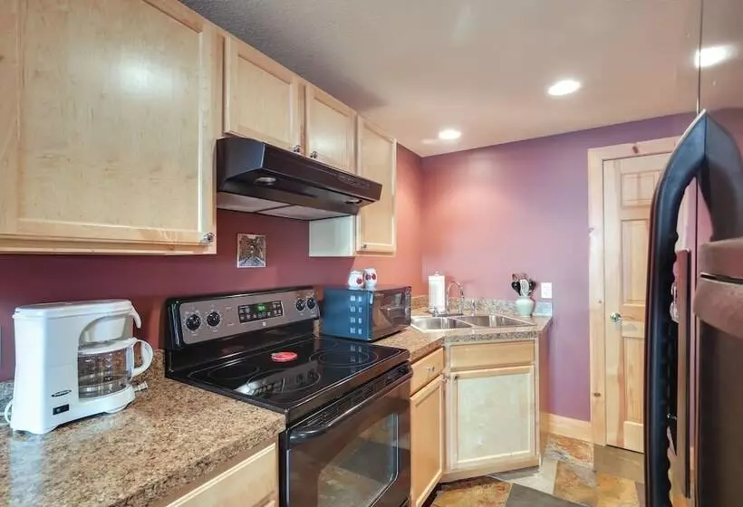 Waterfront Lake Champlain Home W/ Hot Tub & Sauna!