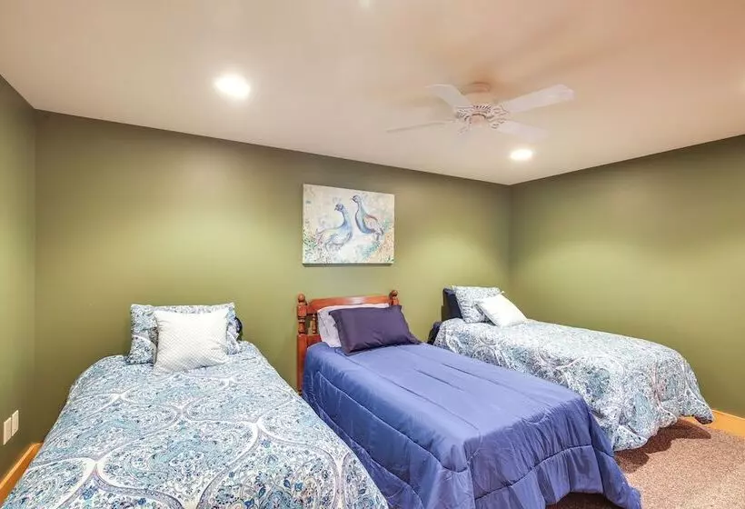 Waterfront Lake Champlain Home W/ Hot Tub & Sauna!