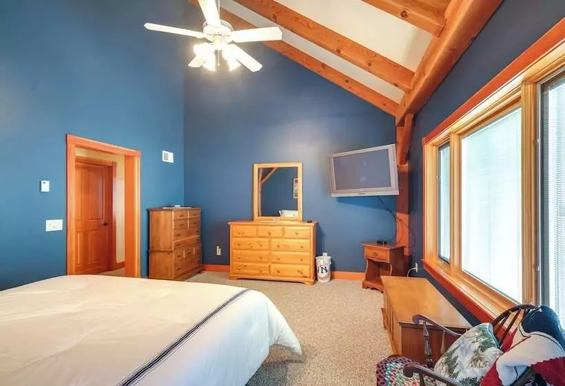 Waterfront Lake Champlain Home W/ Hot Tub & Sauna!