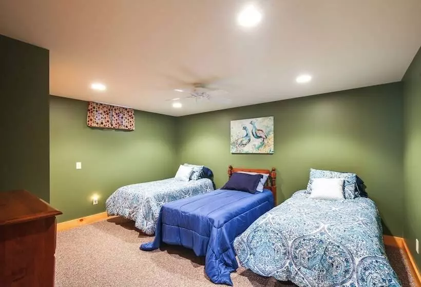 Waterfront Lake Champlain Home W/ Hot Tub & Sauna!