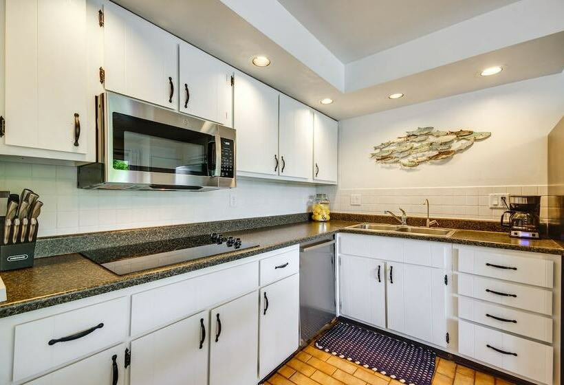 Private Dock: Waterfront Gem On Lake Of The Ozarks