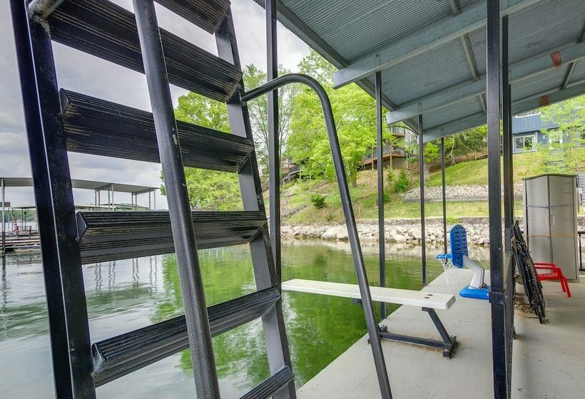 Private Dock: Waterfront Gem On Lake Of The Ozarks