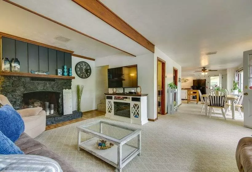 Private Dock: Waterfront Gem On Lake Of The Ozarks