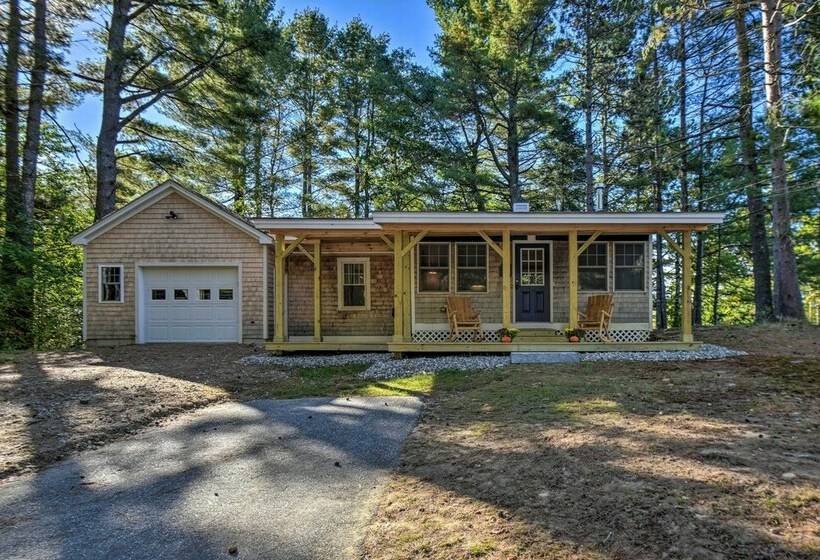 New London Cottage W/ Grill, Lake & Beach Access