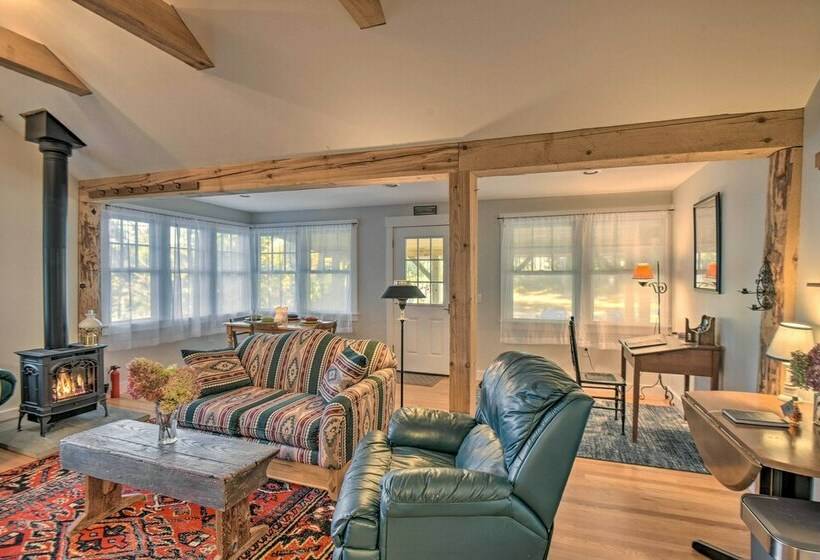 New London Cottage W/ Grill, Lake & Beach Access