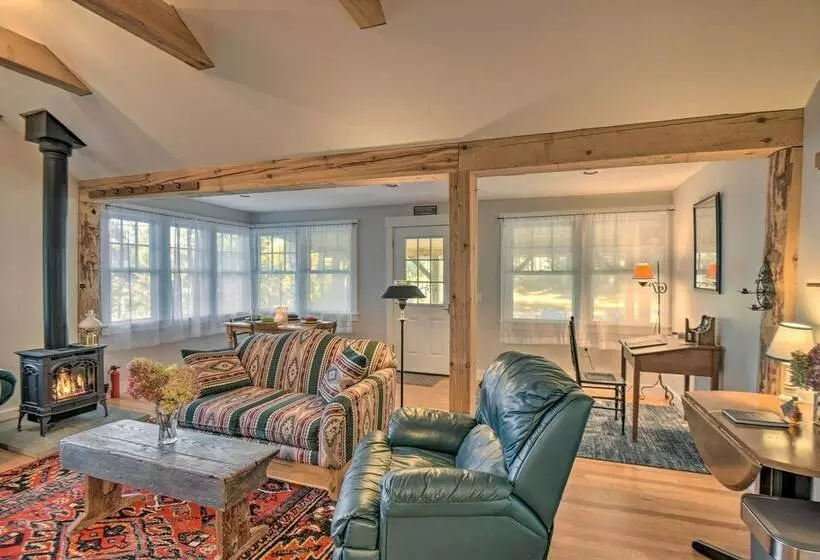 New London Cottage W/ Grill, Lake & Beach Access