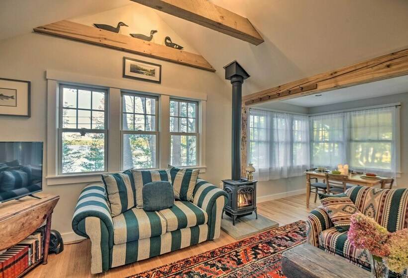 New London Cottage W/ Grill, Lake & Beach Access