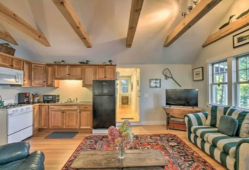 New London Cottage W/ Grill, Lake & Beach Access