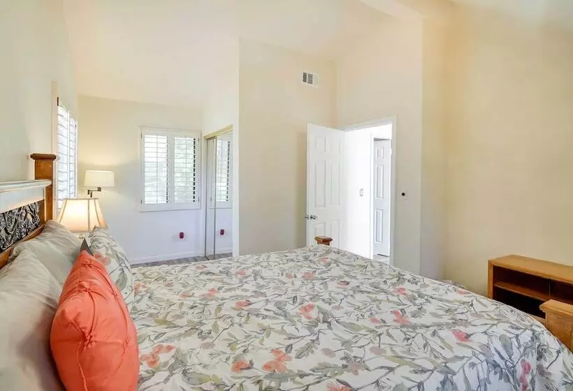 All Season Crestline Escape   2 Mi To Lake!