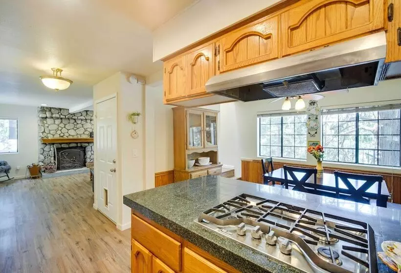 All Season Crestline Escape   2 Mi To Lake!