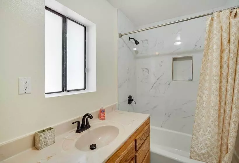 All Season Crestline Escape   2 Mi To Lake!