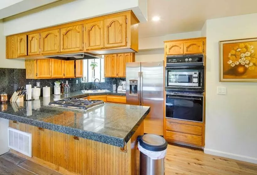 All Season Crestline Escape   2 Mi To Lake!