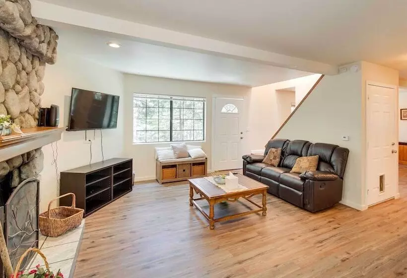 All Season Crestline Escape   2 Mi To Lake!