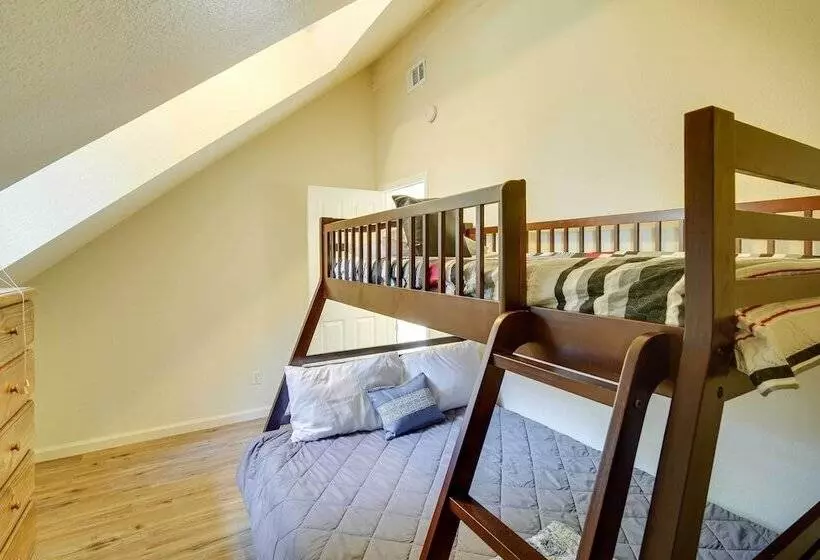 All Season Crestline Escape   2 Mi To Lake!