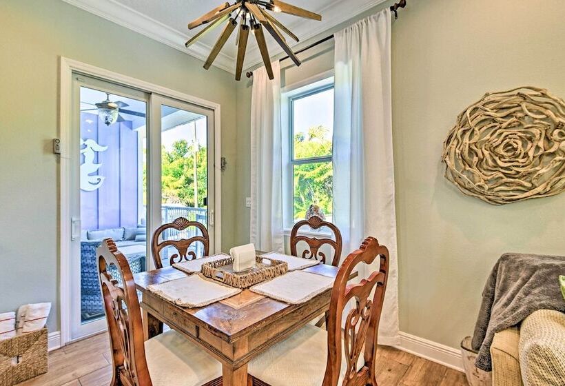 Anna Maria Island Escape, Walk To Beaches!