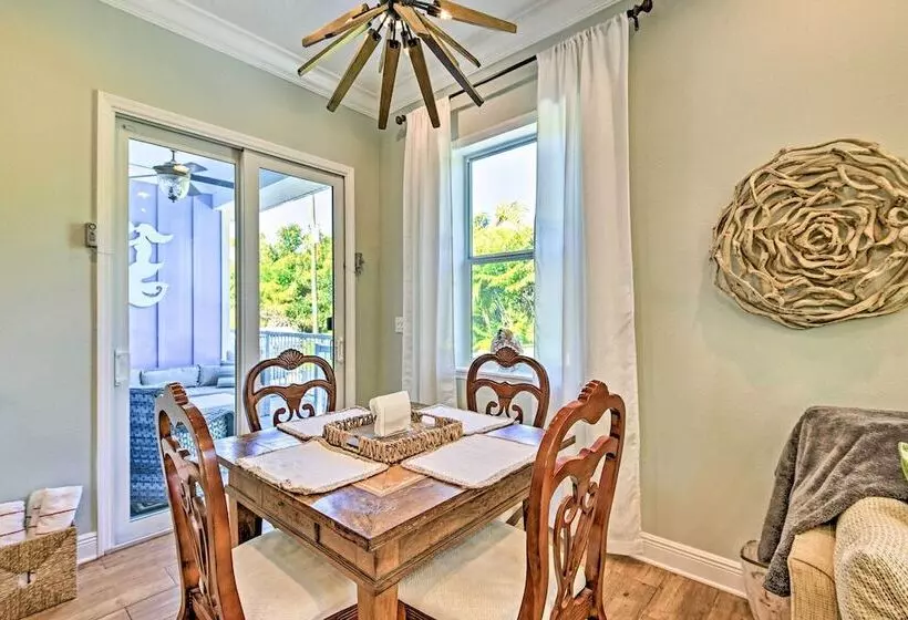 Anna Maria Island Escape, Walk To Beaches!