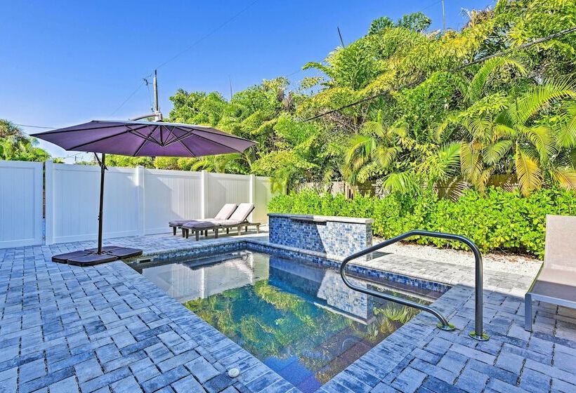 Anna Maria Island Escape, Walk To Beaches!