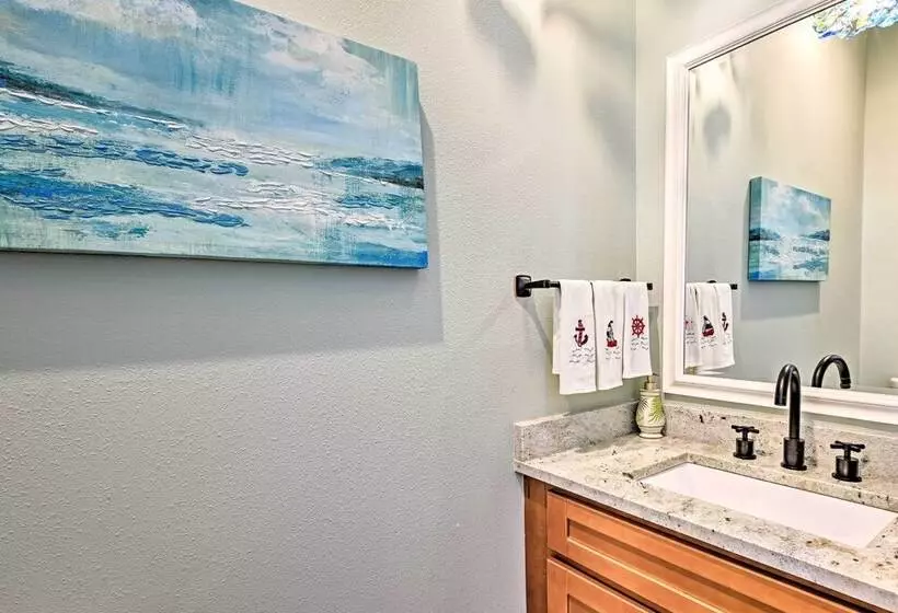 Anna Maria Island Escape, Walk To Beaches!
