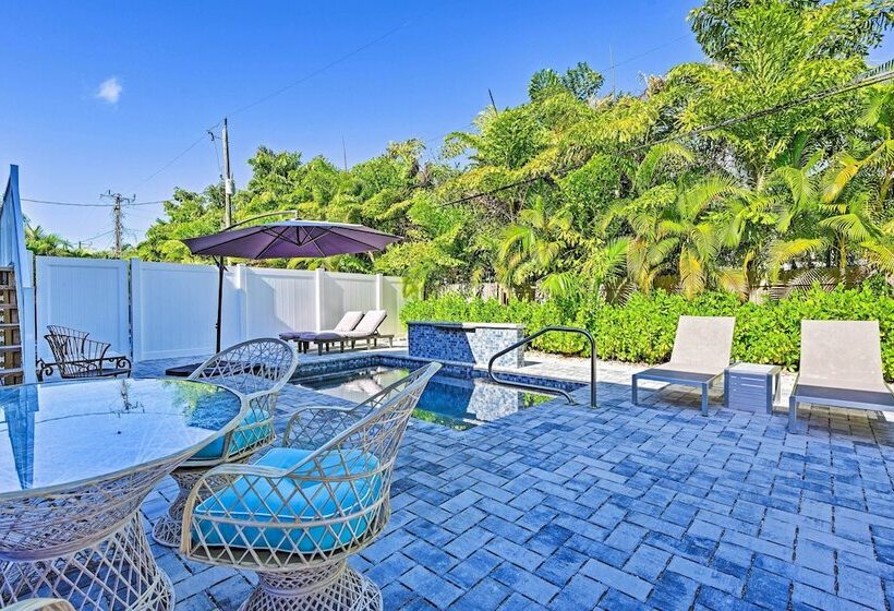 Anna Maria Island Escape, Walk To Beaches!