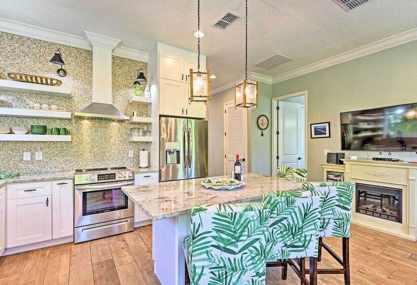 Anna Maria Island Escape, Walk To Beaches!