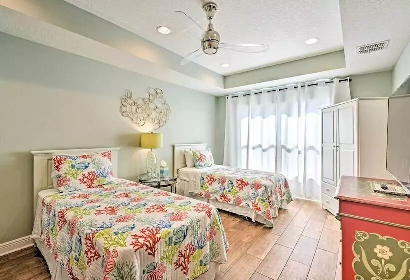 Anna Maria Island Escape, Walk To Beaches!