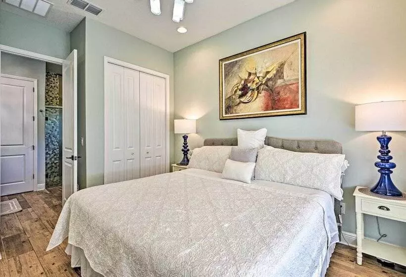 Anna Maria Island Escape, Walk To Beaches!