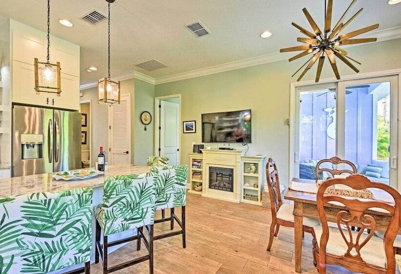 Anna Maria Island Escape, Walk To Beaches!