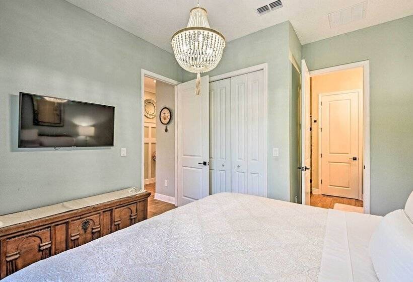 Anna Maria Island Escape, Walk To Beaches!