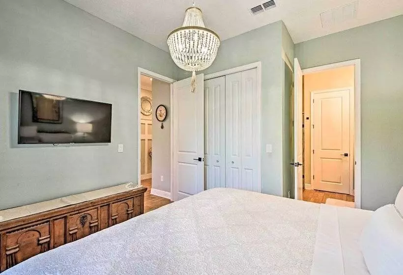 Anna Maria Island Escape, Walk To Beaches!