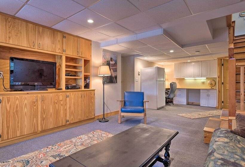 Beautiful Lakeside Milford Family Home & Deck